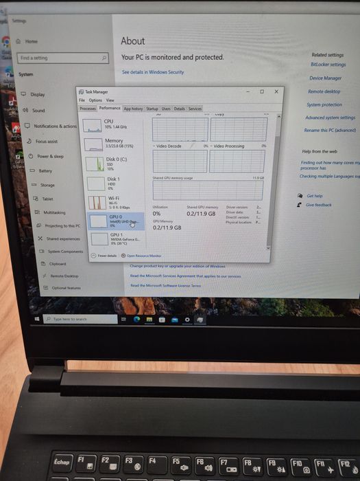 Vând Laptop 17" HD