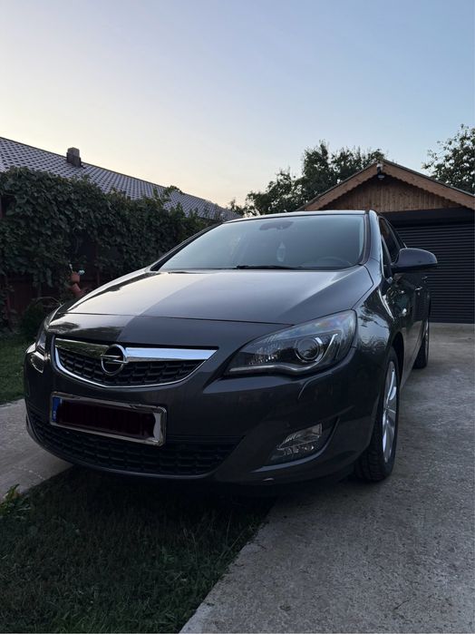 Opel Astra J- hatchback