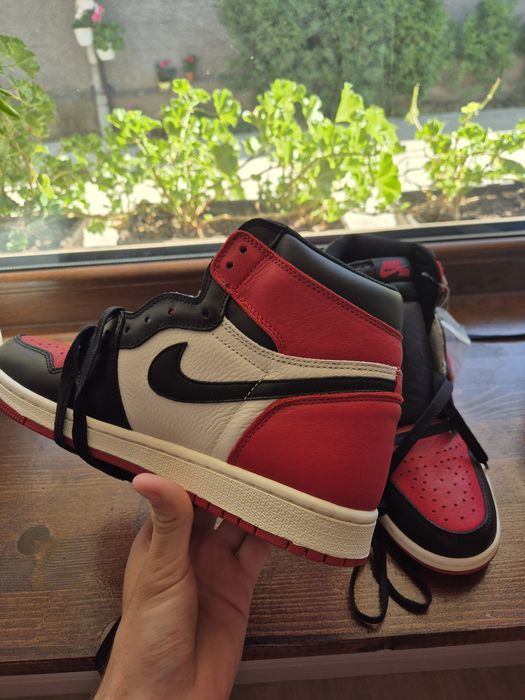 Jordan 1 bred toe 43