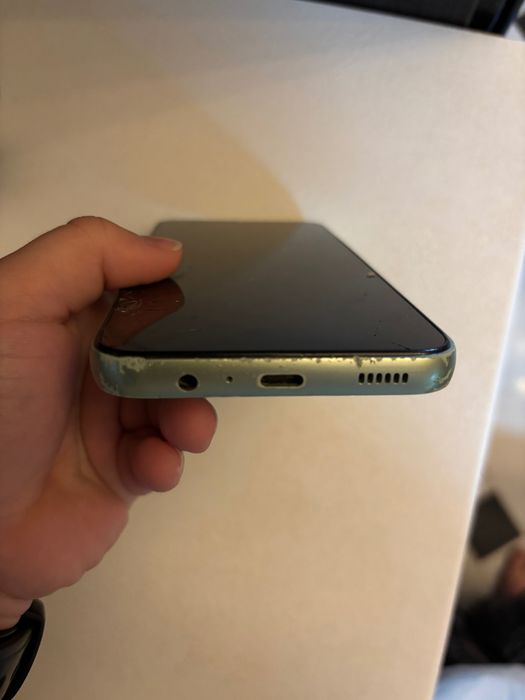 Vand doua telefoane: unul pentru piese si unul utilizat dar functional