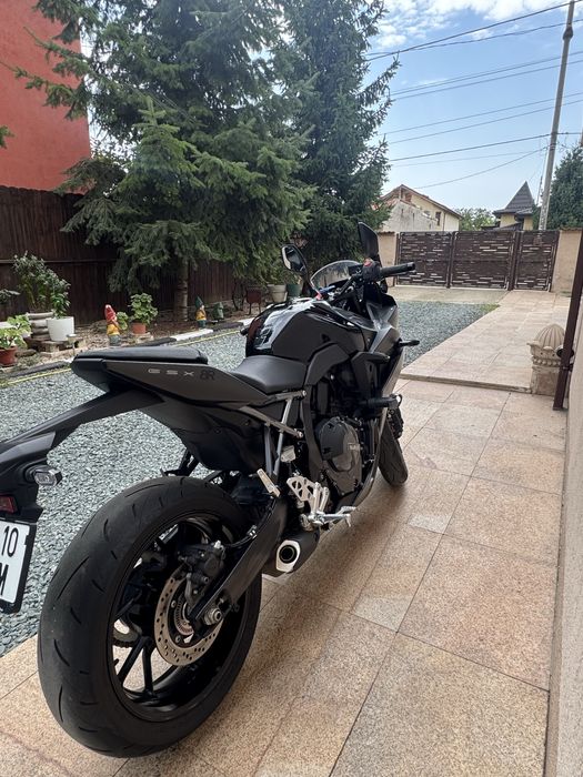 Suzuki GSX-8R • An 2024 • Unic proprietar • Stare impecabilă