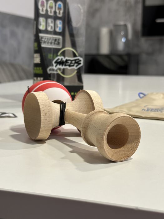 Vând Kendama Sweets Tracker Red – Broken Shape, Antiskid (nu krom,usa)