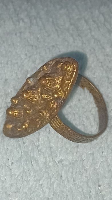 Продава се стари пръстен