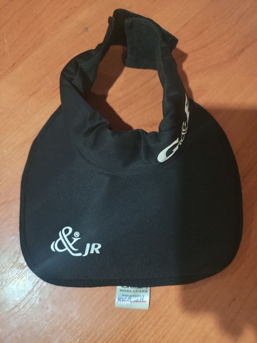 Продаю хоккейный ошейник в отличном состоянии