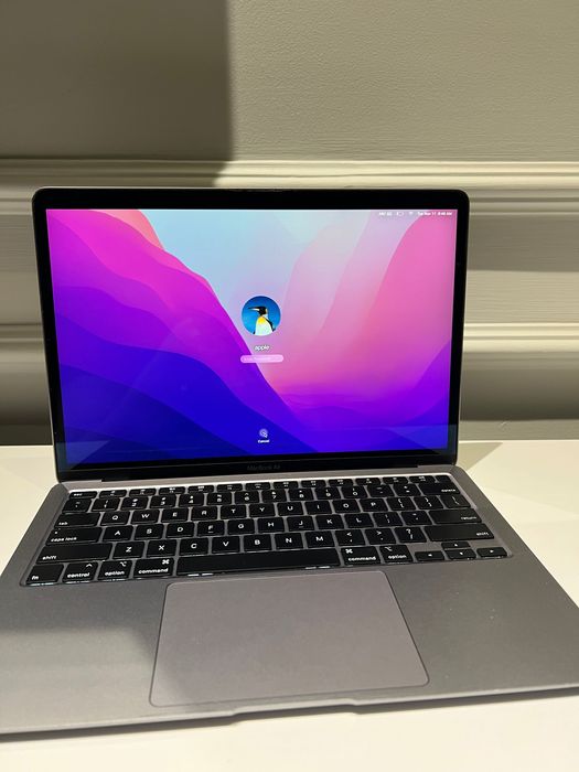 Mac book 200$ kelishiladi