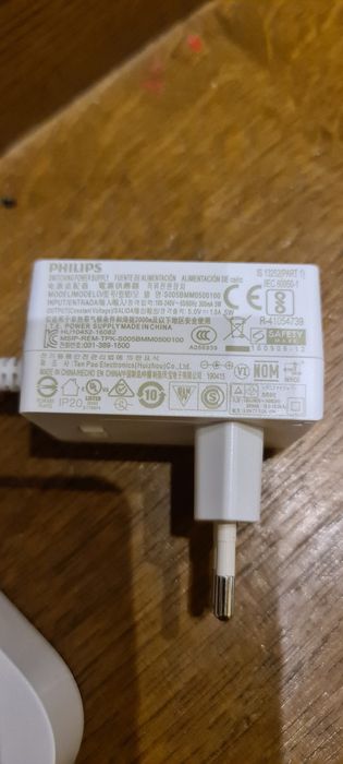 Vând kitt Philips HUE, gateway și o priza