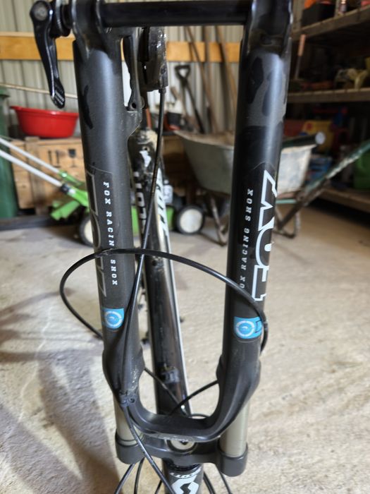 Furca fox pentru bicicleta