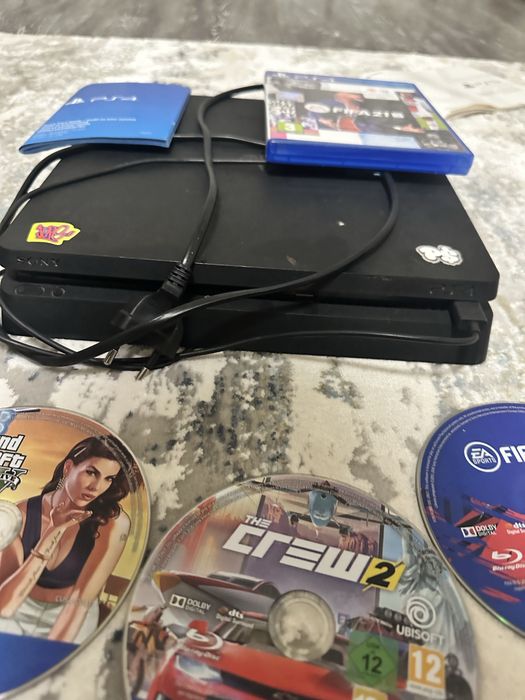 Vand PS4 slim 1T+jocurile din imagine+2 controllere
