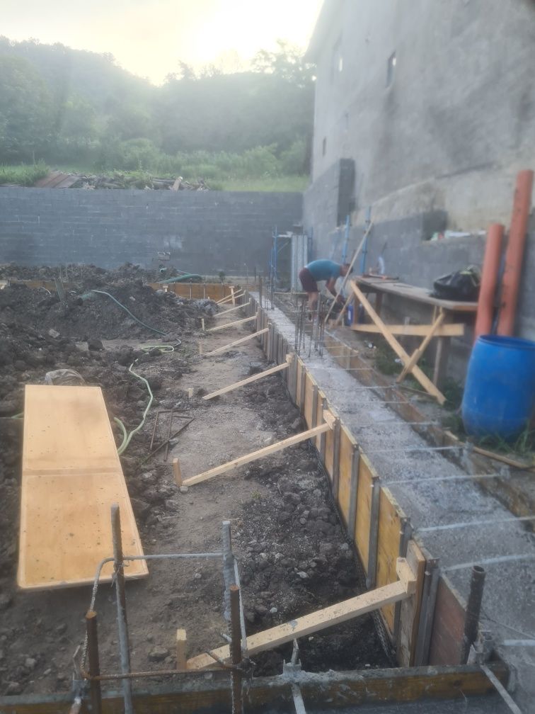 100 Execut lucrari cu miniescavator basculante , vand pietris nisip