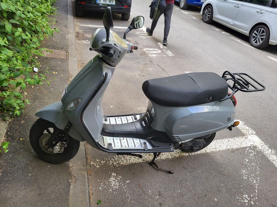 Scuter cu permis 45-70 km/h