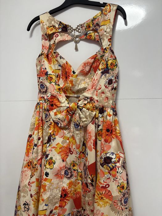 Rochie elegantă florală cu spatele gol