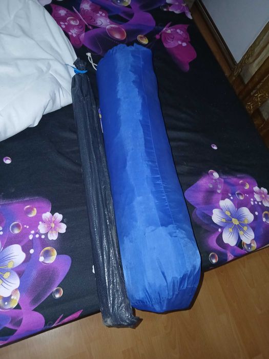 De vanzare cort pentru 2 persoane aproape nou ,stare impecabila.