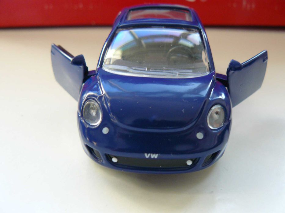Macheta Auto De Colectie VOLKSWAGEN NEW BEETLE Scara 1:43,Noua AmerCom