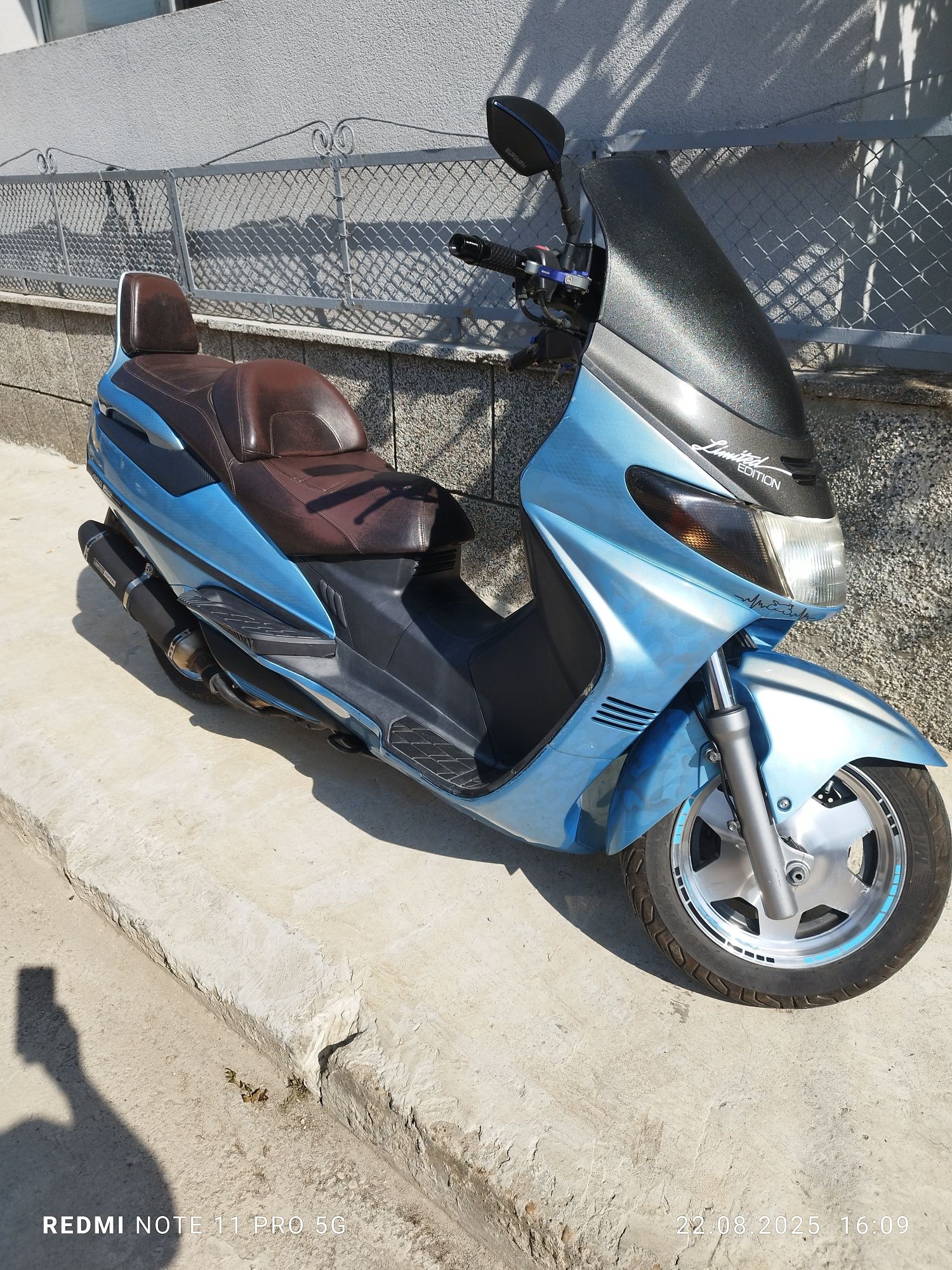 Suzuki burgman 400