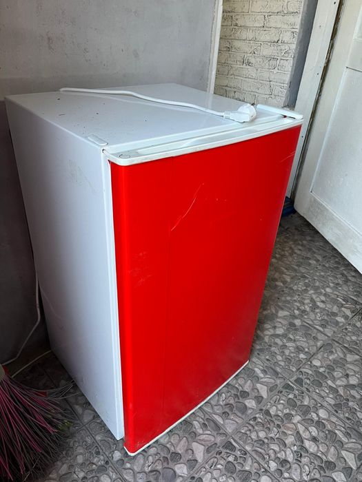 Продам маленький холодильник