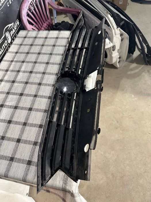 Grila + emblema Volkswagen Passat B8 nonfacelift 2015/2016/2017/2018