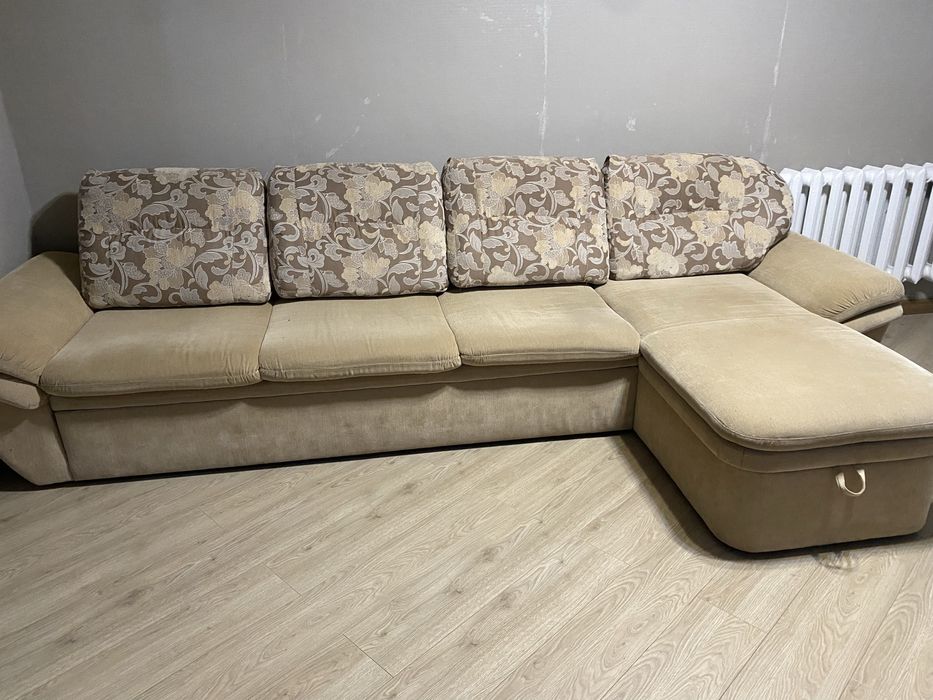 Продам диван угловой очень качественный