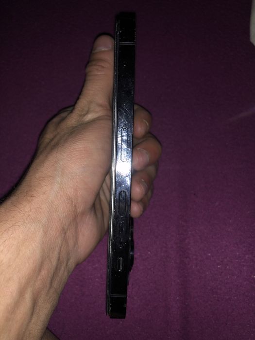 Здравейте продавам iphone 14 Дисплея му е за смяна става и за части