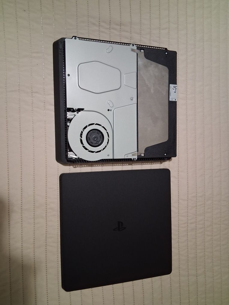 PLAYSTATION 4 Slim 861.4 gb
