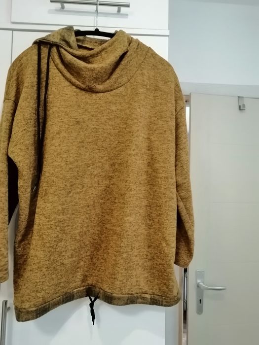 Дамски пуловери, закупени от Германия.