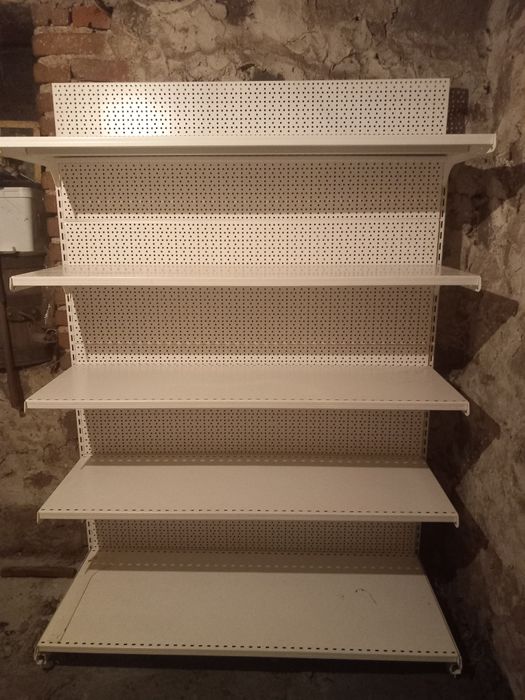 Продавам стелажи