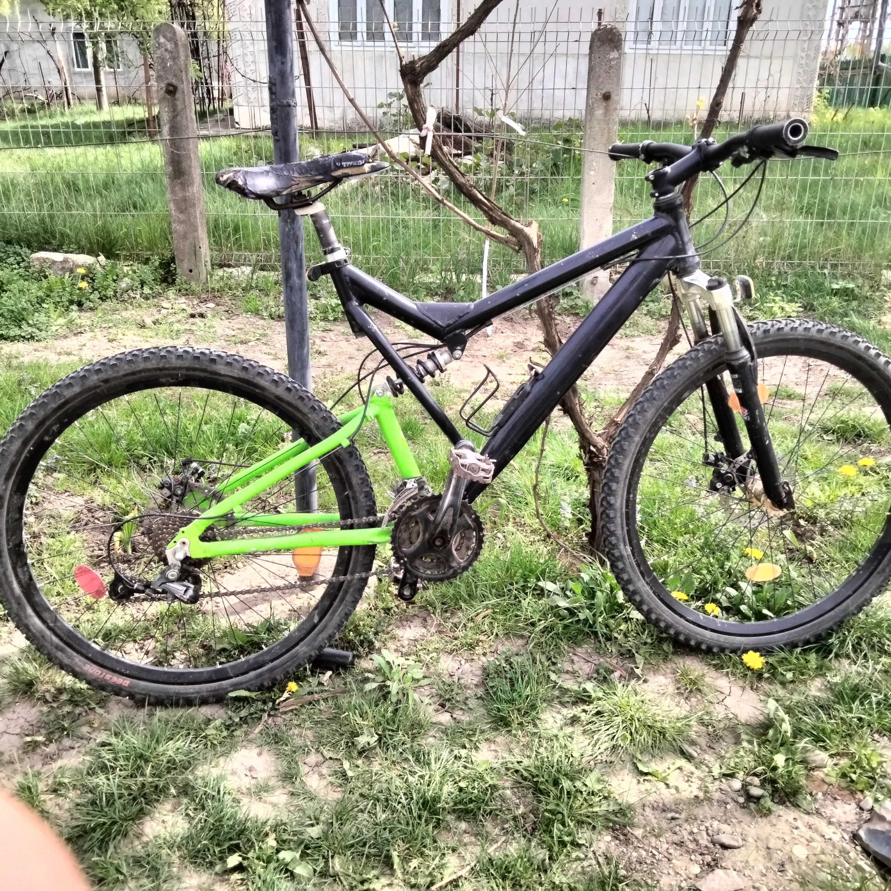 Vând bicicleta full suspension stare buna funcționare