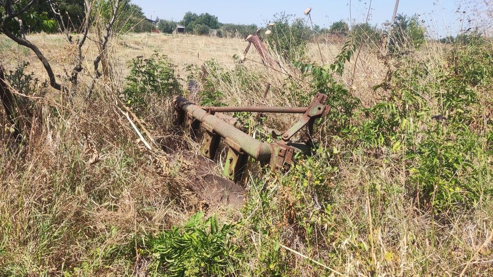 Плуг 4 тела за голям теактор, помпа марица 45 навесна