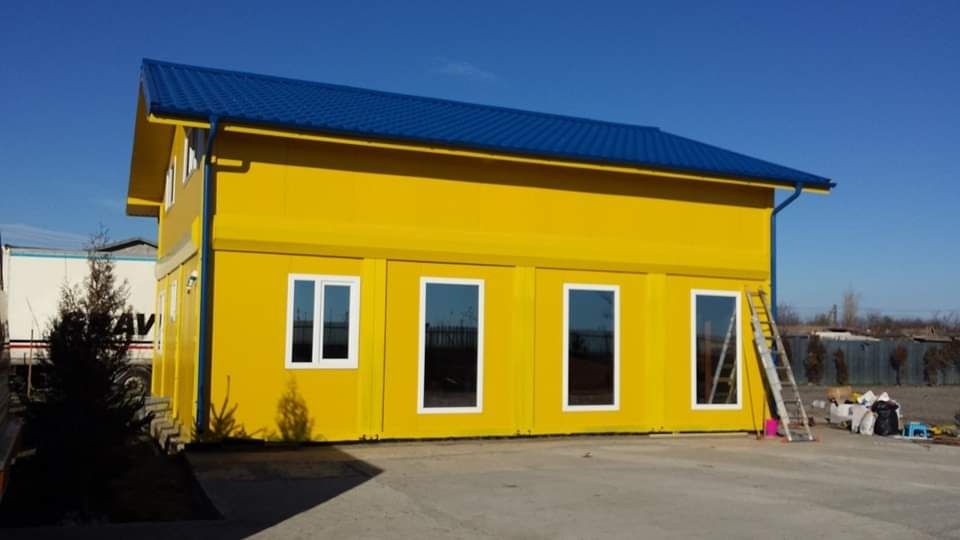 Vand cabane de grădina și de locuit