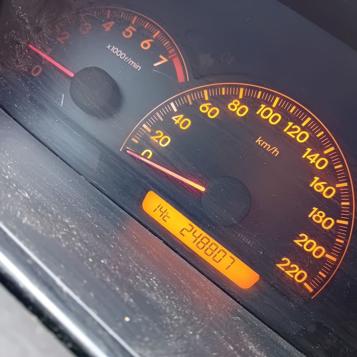 Продавам лек автомобил Honda FRV