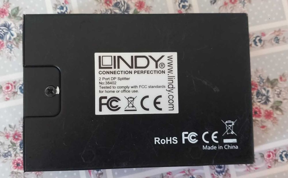 LINDY 38402 2‑Port DisplayPort Splitter