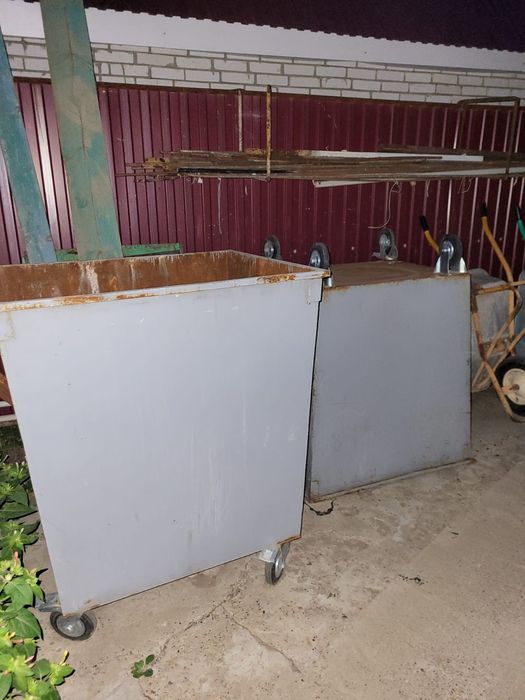 Мусорные контейнеры