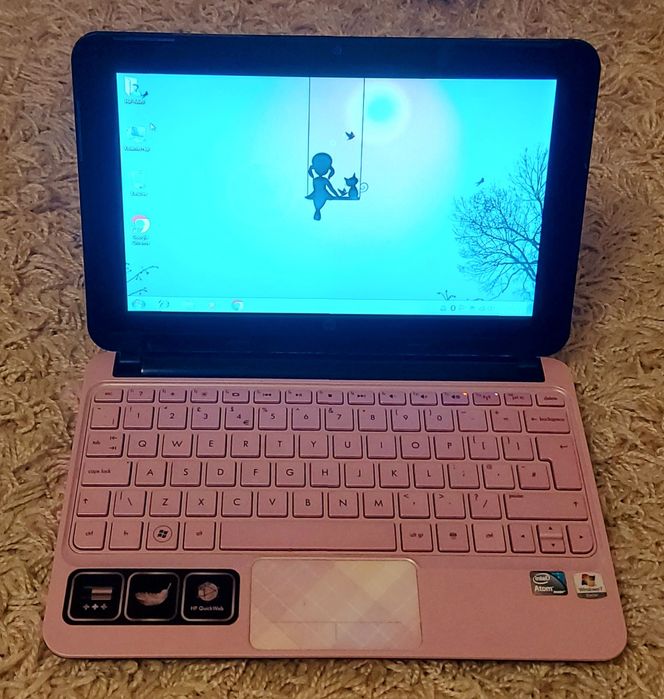 Розов лаптоп за момиче или жена
