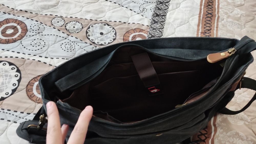 Чанта за лаптоп за през рамо (нова)