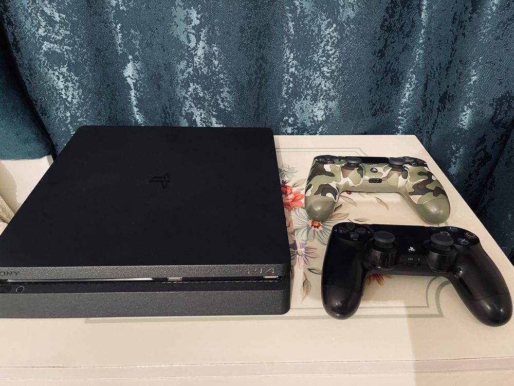 Продаю пс4 слим в отличном состоянии. PS4 slim