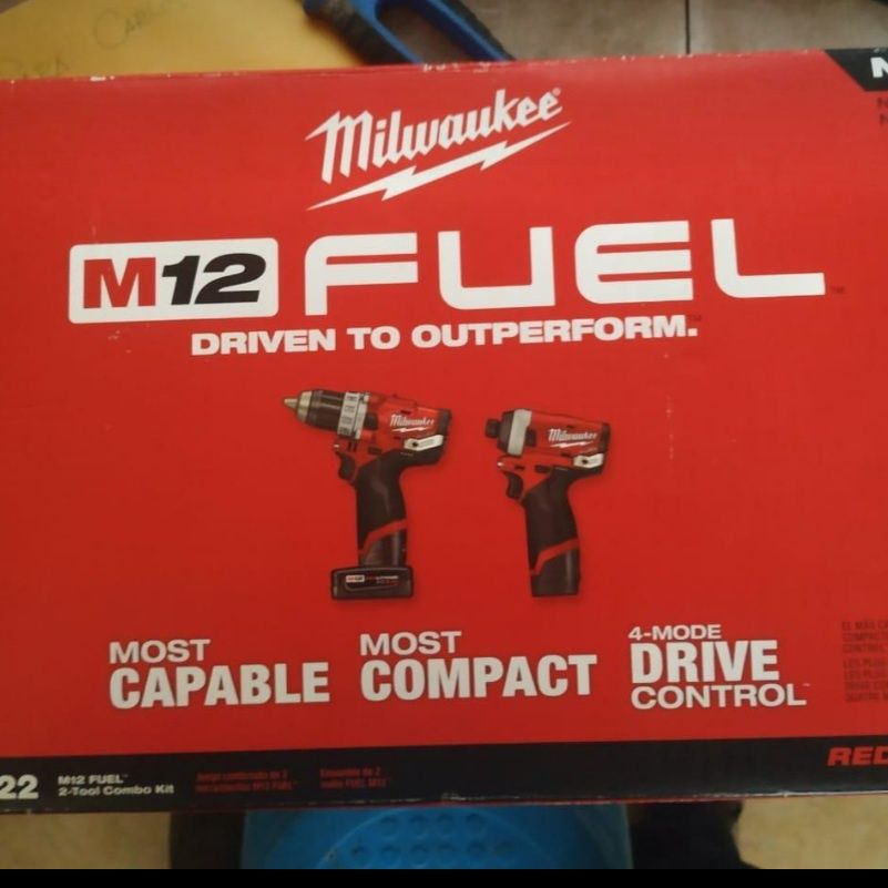 Milwaukee M12 FPP2A2-602X