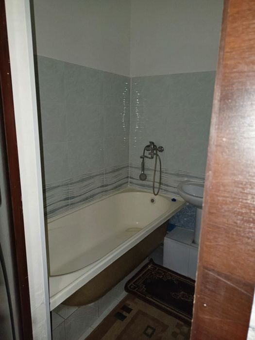 Yangi bozor yonida kvartira sotiladi