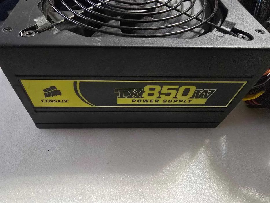 Sursa PC Corsair 850W CMPSU-850TX 4x PCI-E 8 pin Certificare 80+ 120mm