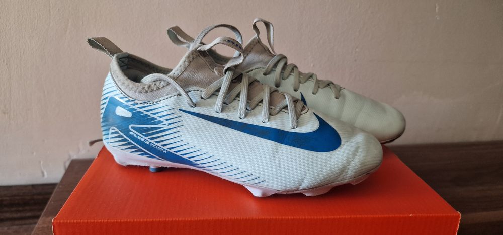 Футболни обувки бутонки Nike N32