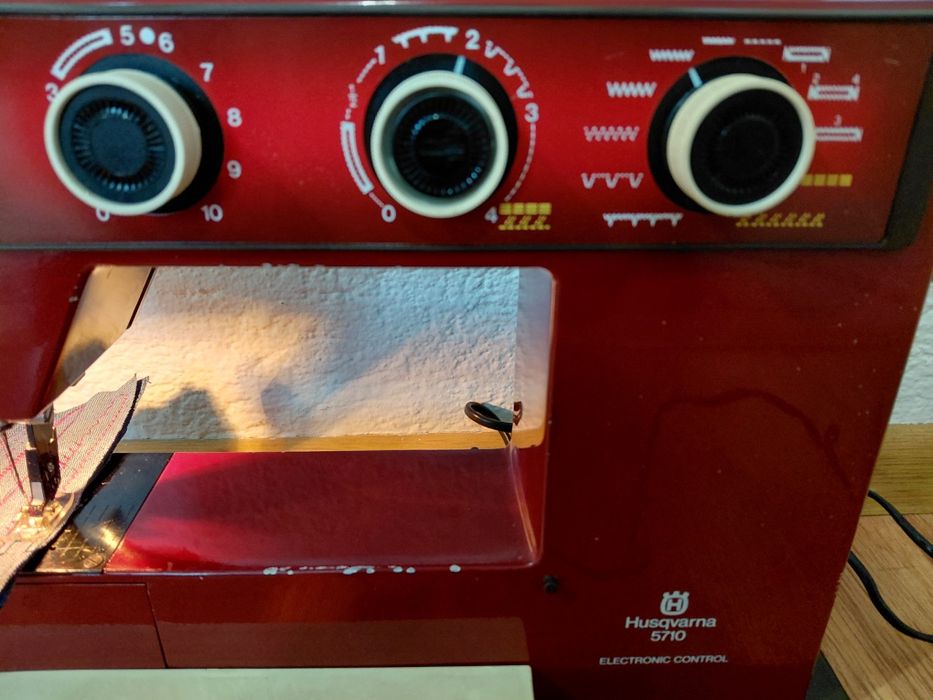 Шевна машина Хускварна