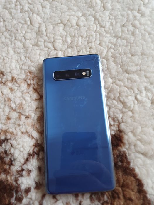 Продавам два телефона samsung s10  оригинални работят батерията е добр