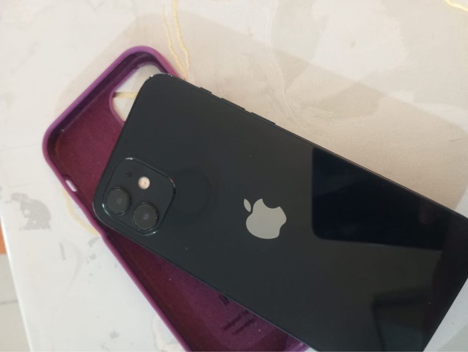 Продам айфон без минусов ремонте не был с каробкой фейс работает 79%