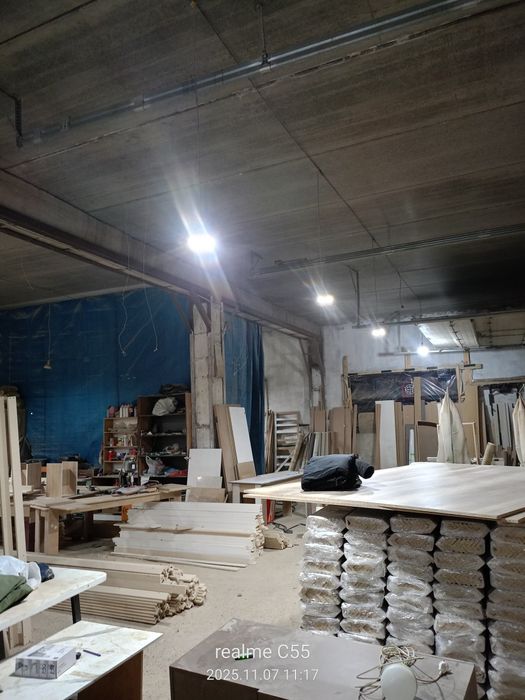 Помещение под цех или склад а также имеется общежитие для рабочих