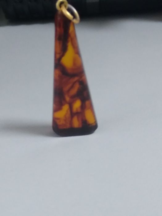 Pandant chihlimbar (posibil imitatie)