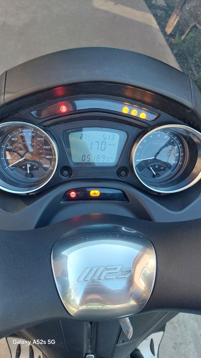 Vând Piaggio MP3