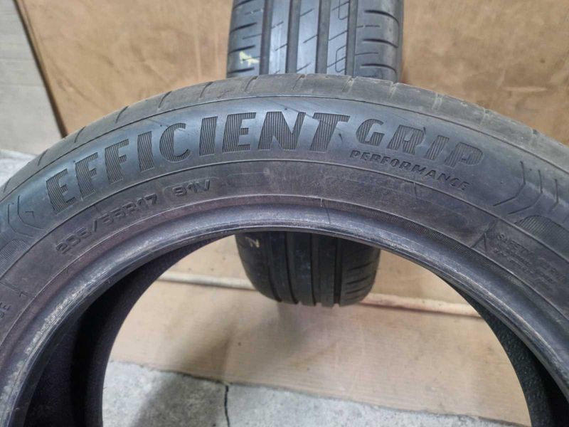 2 Goodyear R17 205/55
летни гуми
DOT1921