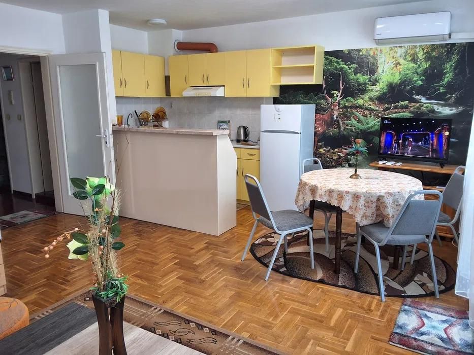 Дава се под наем Тристаен апартамент в Варна, Окръжна болница - 98 кв.м за 475 € - Снимка #1