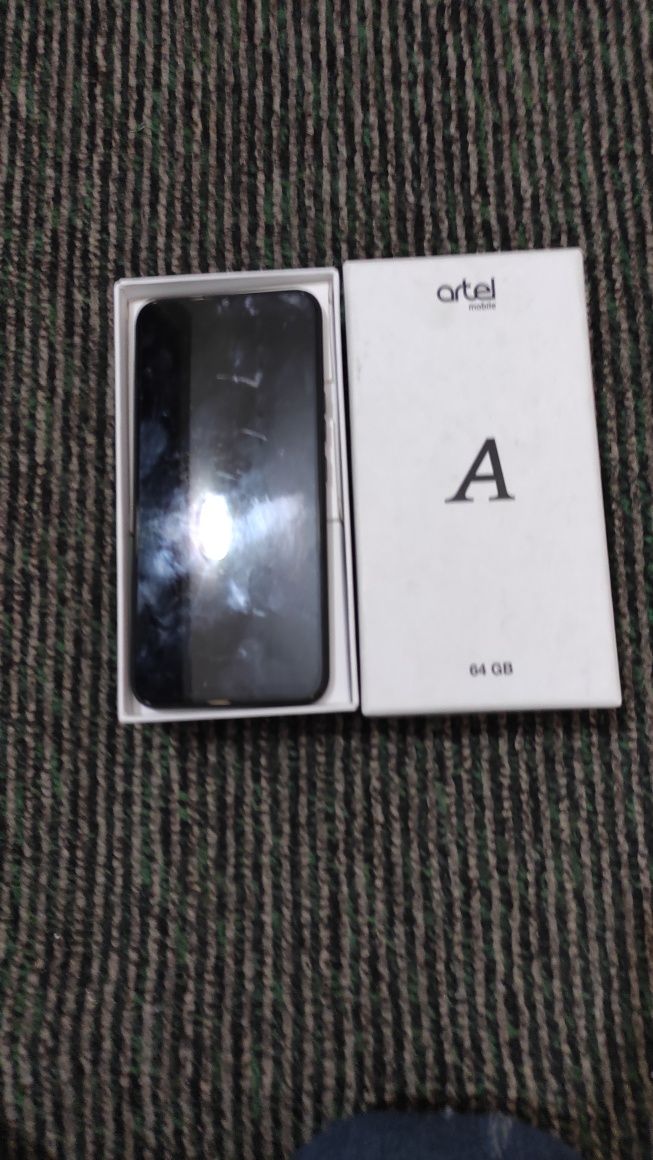 Продается смартфон Artel