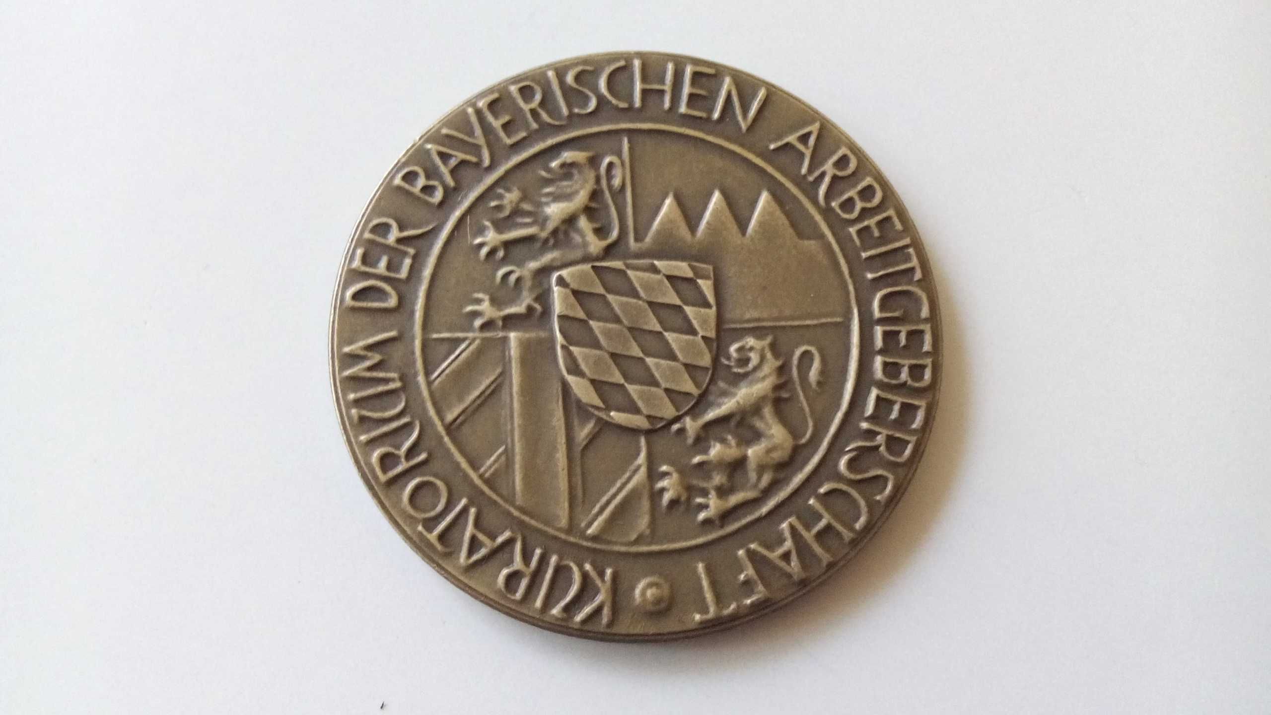 Medalie insigna Germana Bronz placat cu aur ,cutia originala,Placheta