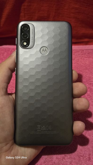 Продавам Motorola moto E 20