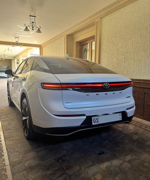 Продается Toyota CROWN 2024 год Гибрид